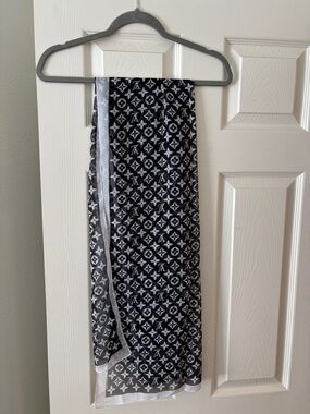 NWOT Black and White Monogram Sheer Scarf